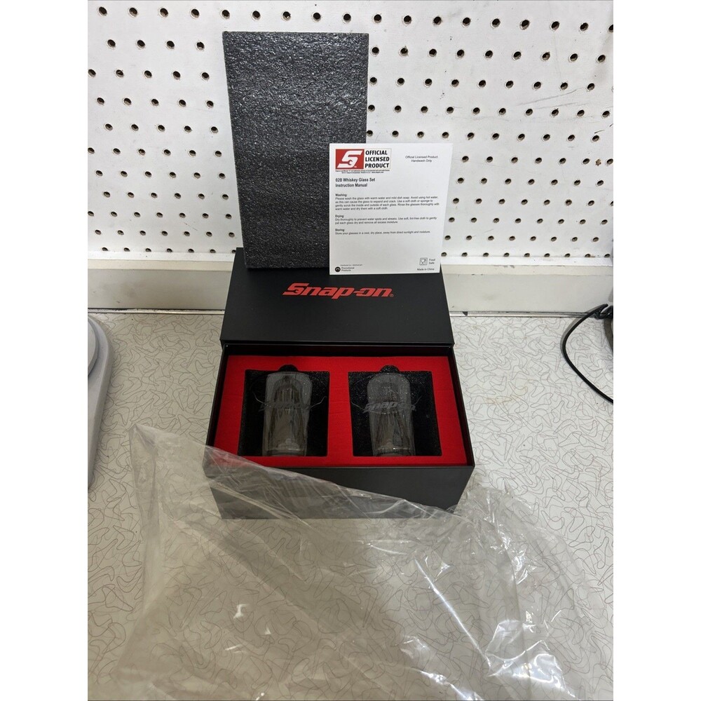 Snap on Tools Boxed Whiskey Glasses Set Clear Glass with Logo NEW